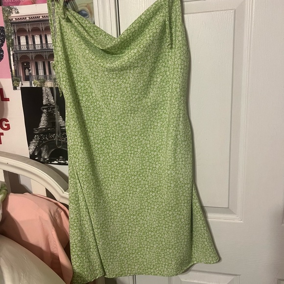 Le Lis Dresses & Skirts - Elegant Green Floral Dress